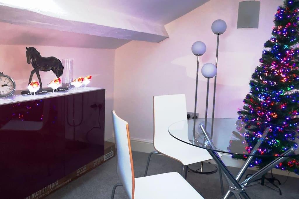 Welcoming Luxury In A Grade II Listed Building Apartment Честър Екстериор снимка