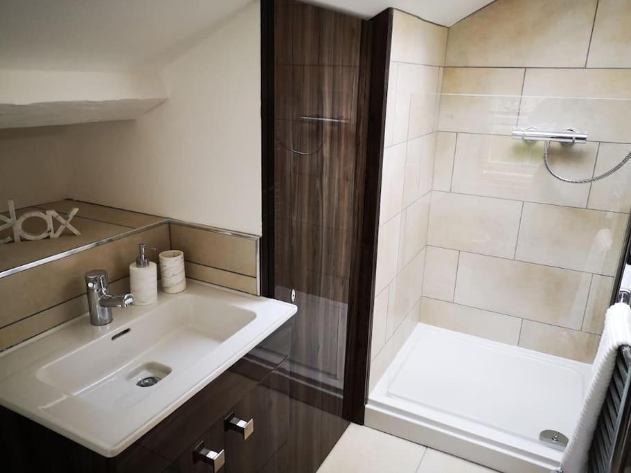 Welcoming Luxury In A Grade II Listed Building Apartment Честър Екстериор снимка
