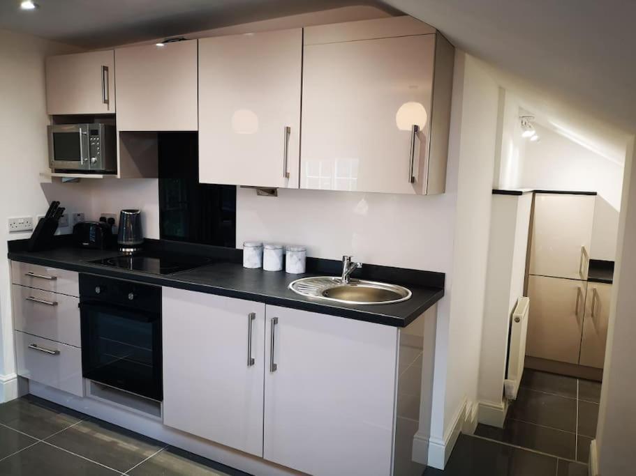 Welcoming Luxury In A Grade II Listed Building Apartment Честър Екстериор снимка