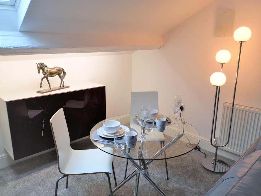 Welcoming Luxury In A Grade II Listed Building Apartment Честър Екстериор снимка